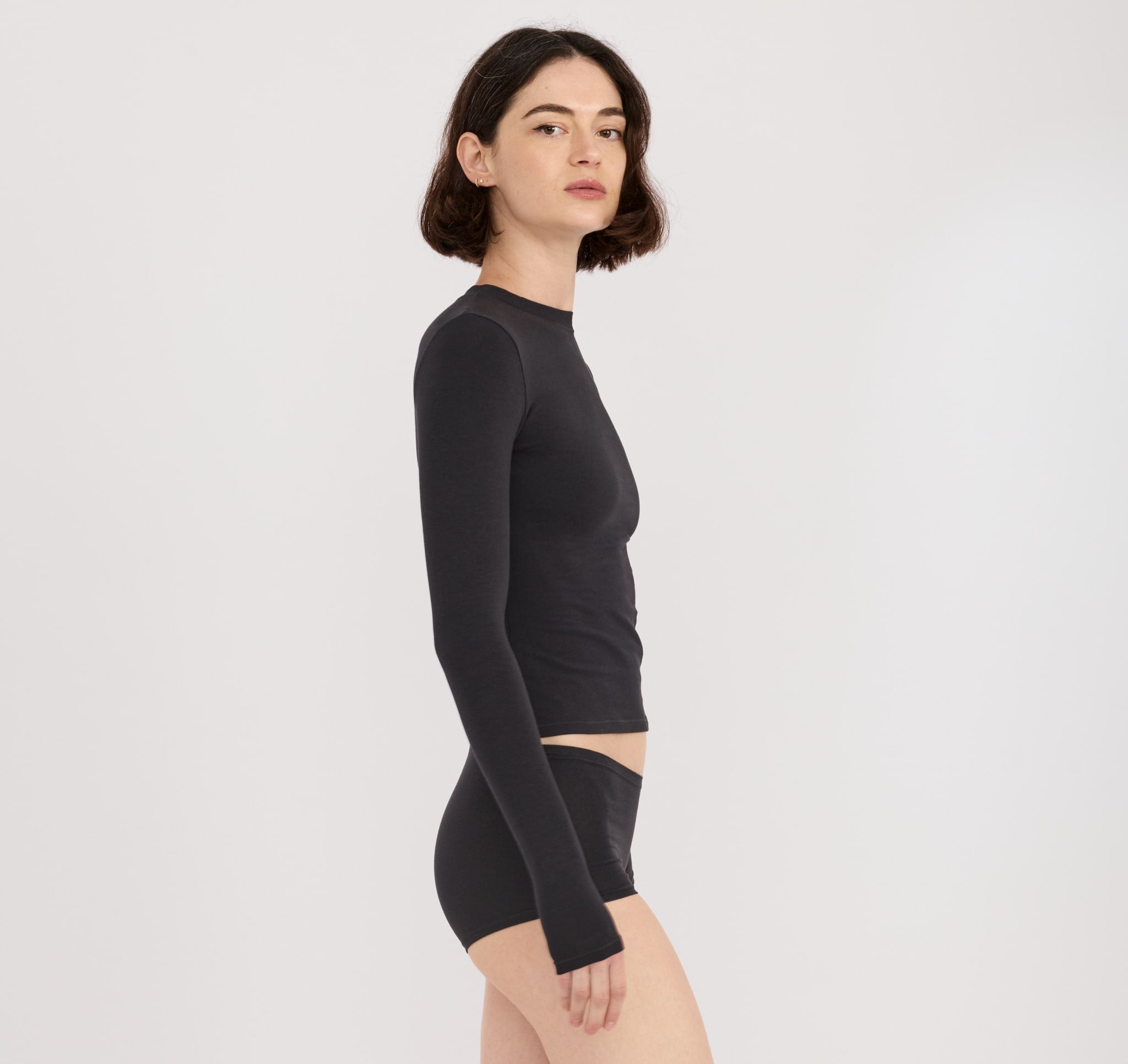 Organic black v cut minimal blouse ... L ,,,