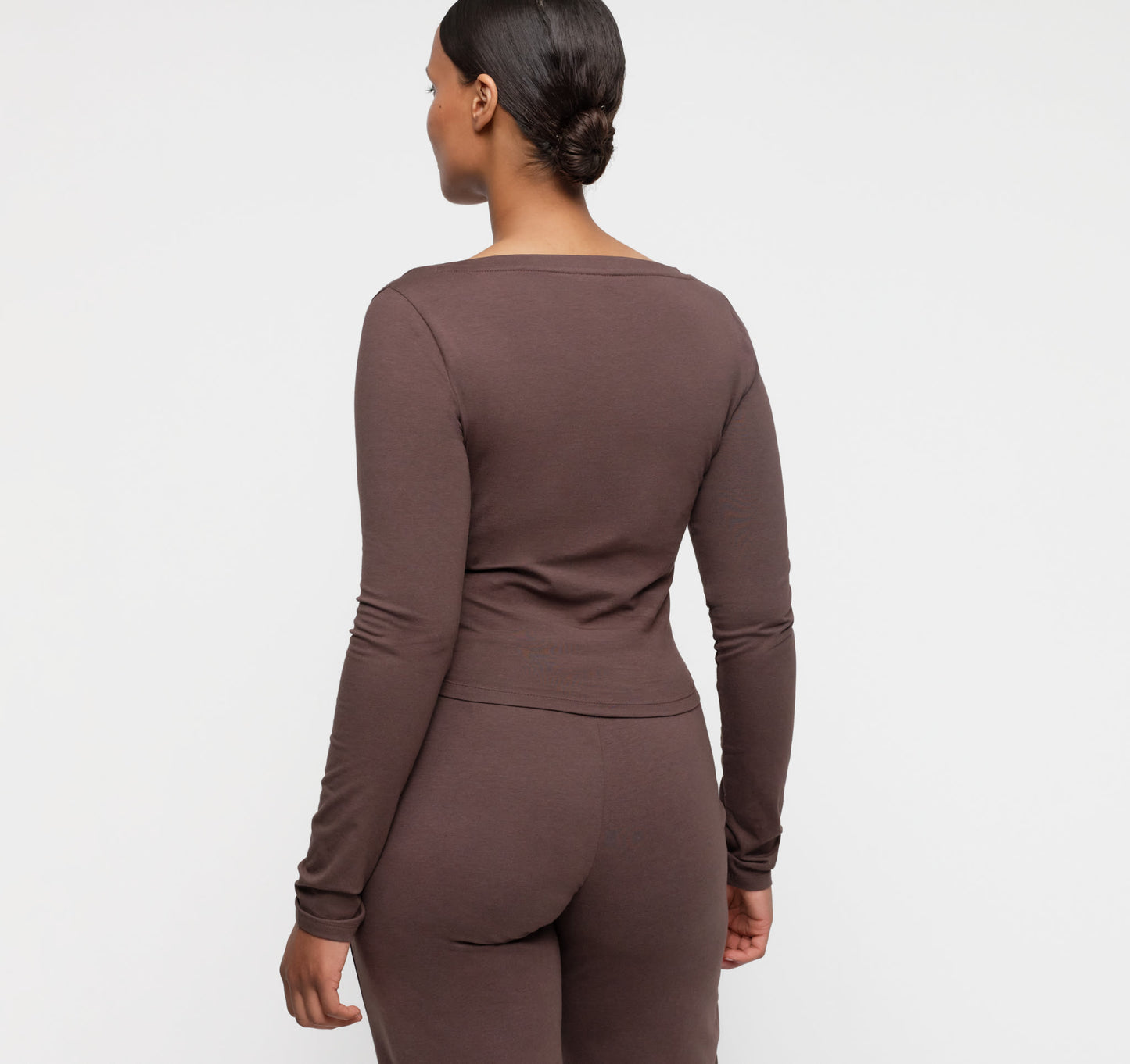 Everyday Scoop Neck Long Sleeve Tee